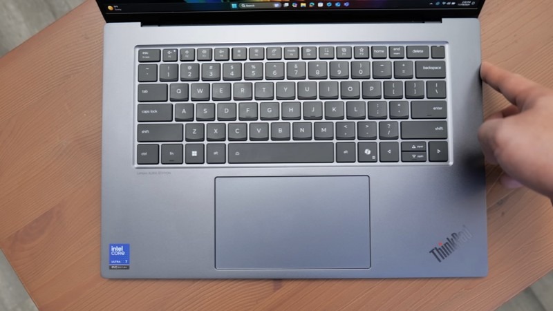 Lenovo ThinkPad X9-15 Gen 1 21Q60055VN sở hữu bàn phím Chiclet có đèn nền