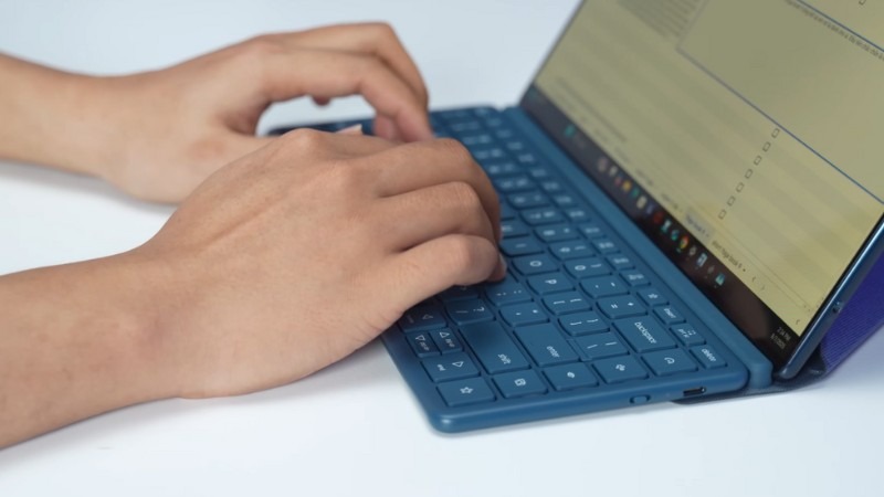 Lenovo Yoga Book 9 14IAH10 83KJ002UVN có bàn phím rời