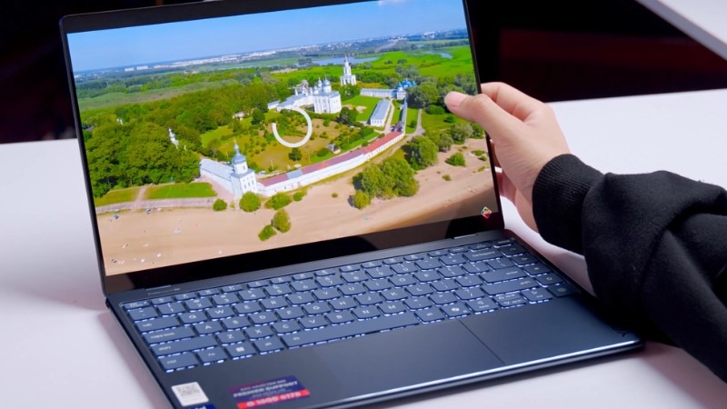 So sánh Lenovo Yoga Slim 9 14ILL10 83CX002UVN với đối thủ cùng phân khúc