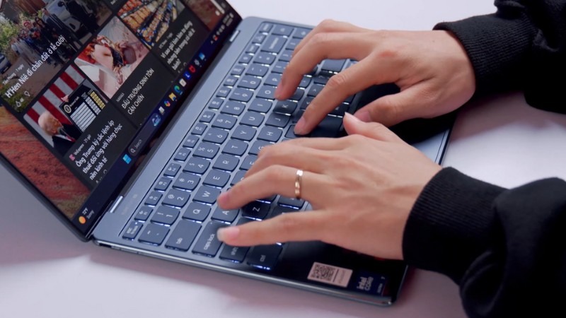 Thời gian sử dụng Lenovo Yoga Slim 9 14ILL10 83CX002UVN đến 8 giờ