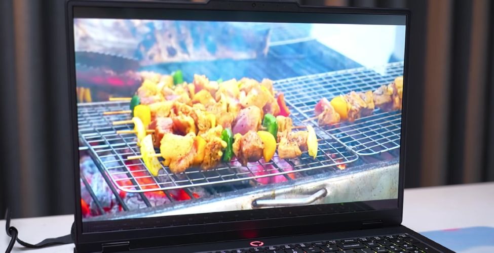 Câu hỏi thường gặp Lenovo Legion Pro 5 16IAX10 83F3003VVN