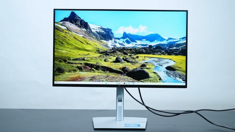 Dell Pro Plus 4K P2725QE có màn hình 27 inch với độ phân giải 4K Ultra HD