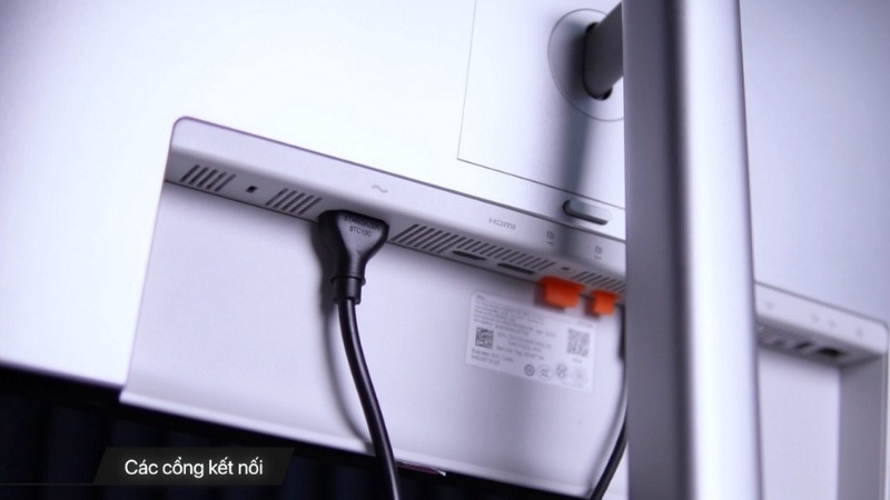 Dell UltraSharp U2725QE trang bị nhiều cổng kết nối hiện đại