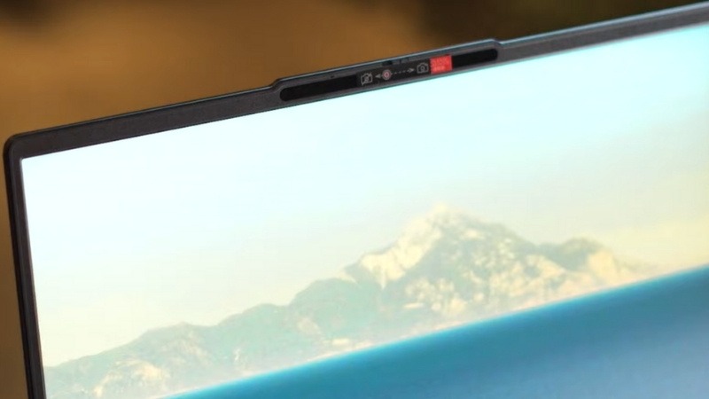 Lenovo IdeaPad Slim 3 14ARP10 83K6005UVN được trang bị webcam HD 720p kèm màn trập vật lý