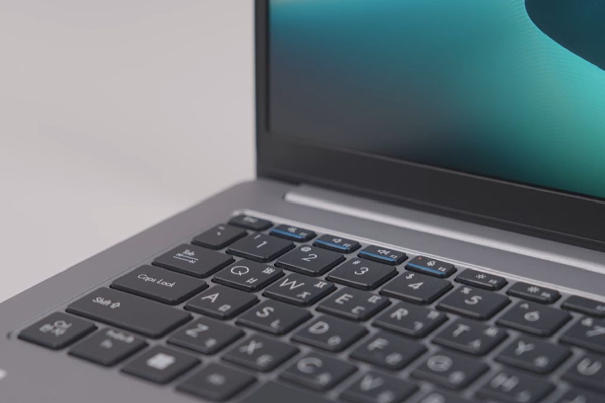 Laptop sở hữu bàn phím nảy, gõ êm ái