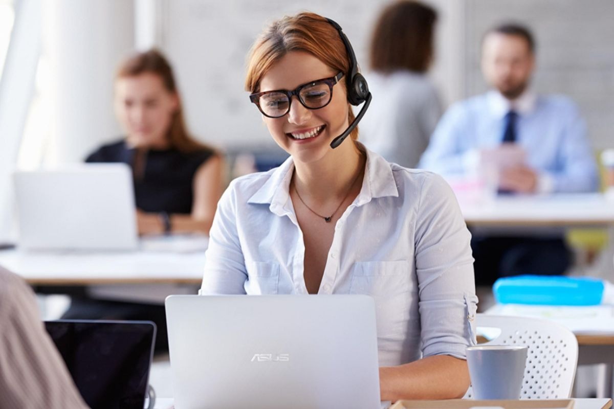 Dung lượng pin 63WHr cho phép người dùng sử dụng máy cả ngày dài làm việc