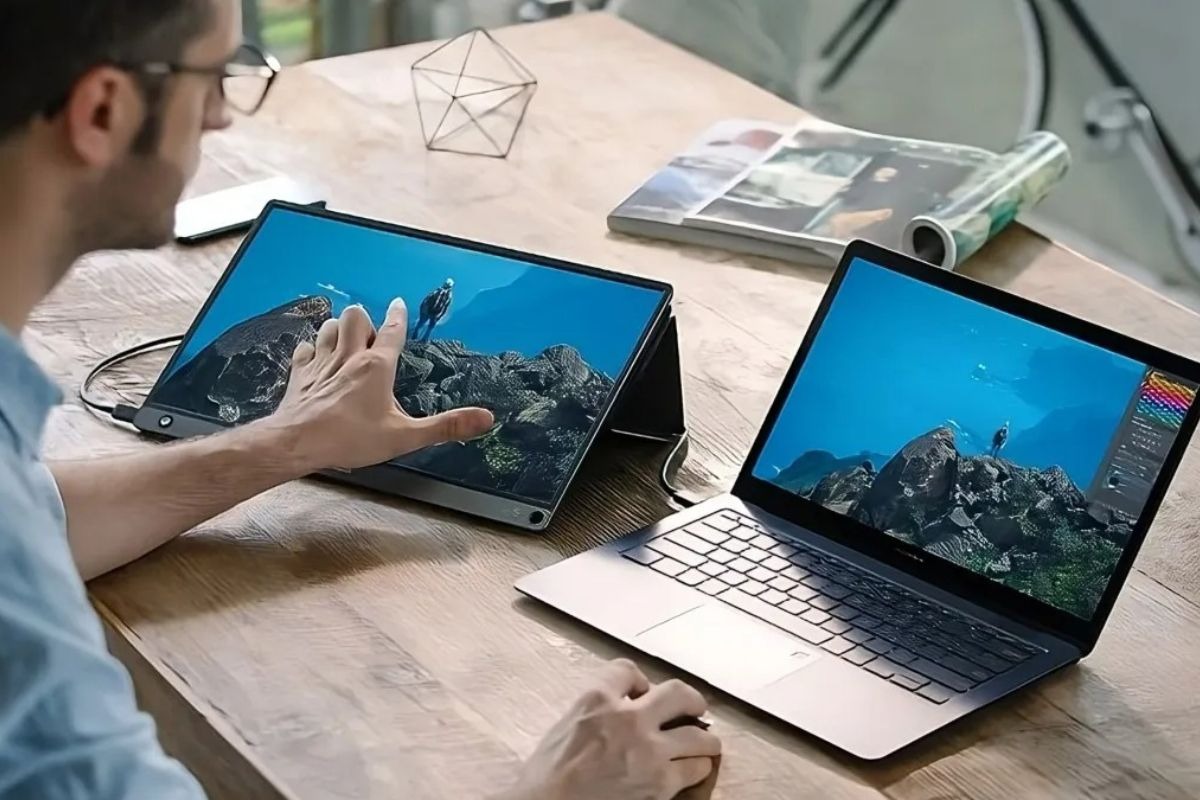 Màn hình di động thích hợp cho freelancer làm việc ở nhiều nơi khác nhau