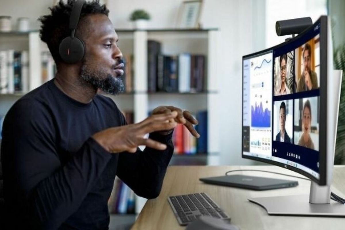 Dell UltraSharp U3425WE có độ cong 1900R đem đến cái nhìn bao quát toàn bộ cửa sổ làm việc