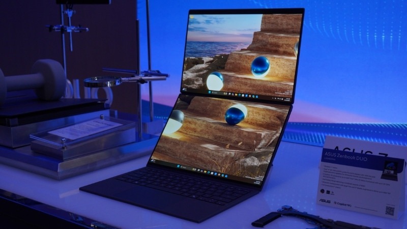 Bàn phím Bluetooth gắn vào thân máy bằng MagLatch, dùng nam châm lực hút cao và sạc tự động