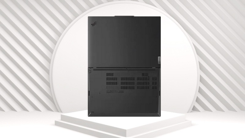 Lenovo ThinkPad P16s Gen 4 21QV005AVN toát lên vẻ chuyên nghiệp với lớp vỏ nhôm (Aluminium) màu đen