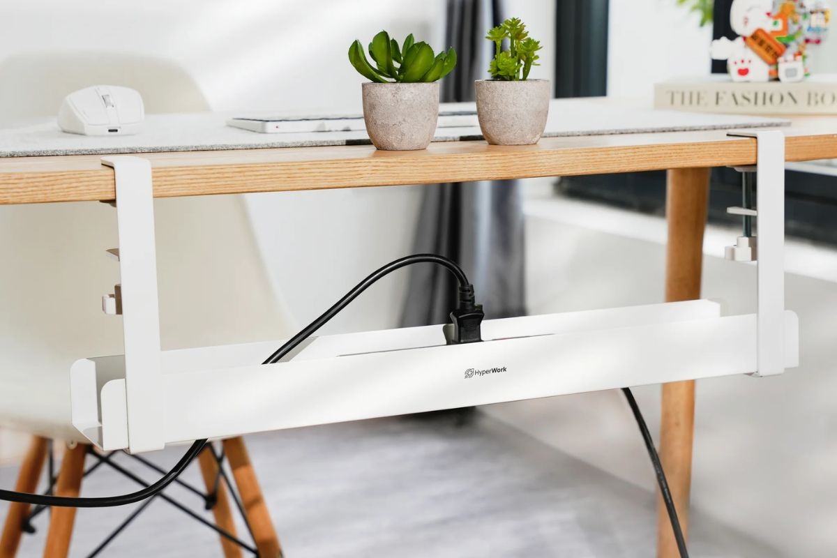 Đi dây gọn gàng giúp gia tăng tính thẩm mỹ và hạn chế vướng víu khi làm việc