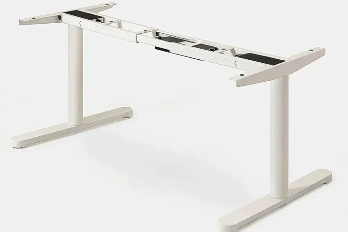 Khung bàn nâng hạ Oasis làm từ thép sơn tĩnh điện bền bỉ, chịu tải tốt