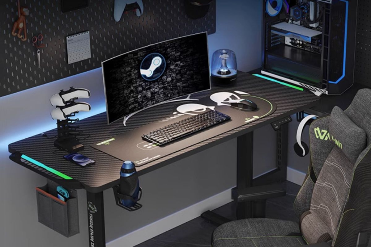 Kích thước mặt bàn phù hợp giúp bạn bố trí màn hình và phụ kiện gọn gàng