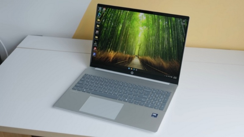 HP OmniBook 5 16-ag1066AU BZ7S9PA có màn hình cảm ứng nhạy