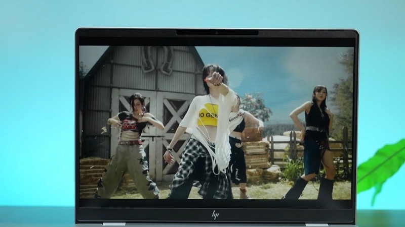 HP OmniBook 7 14-FR0033TU C1MN2PA sở hữu màn hình 14 inch