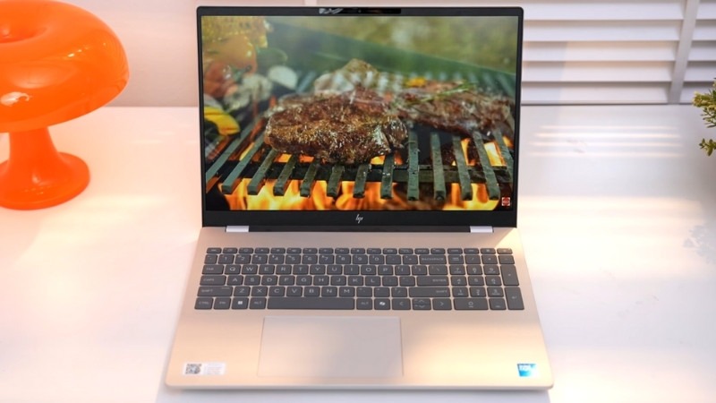 HP OmniBook 7 AI 16-az0043TU C2CX3PA sử dụng Intel Core 7 240H