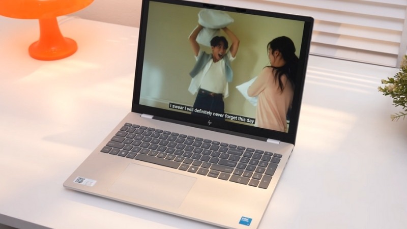 HP OmniBook 7 AI 16-az0043TU C2CX3PA sở hữu màn hình 16 inch