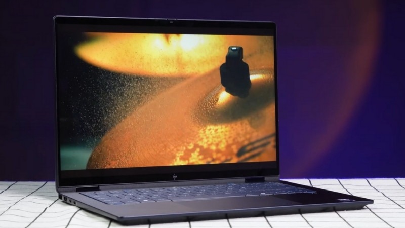 HP OmniBook X Flip 14-fm0076TU BZ7P6PA hỗ trợ kết nối không dây Wi-Fi 6E