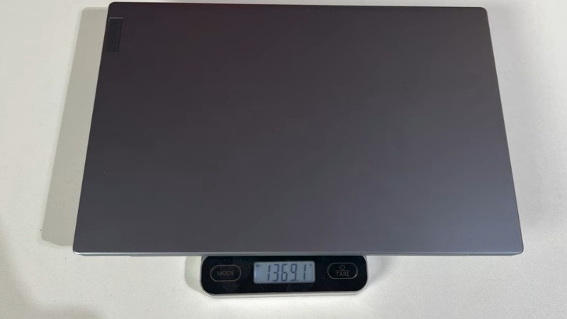 Thiết kế Lenovo V14 G5 IRL 83HD0031VN mỏng nhẹ, tính di động cao