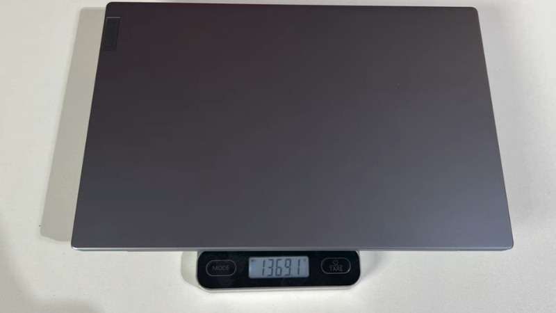 Lenovo V14 G5 IRL 83HD0032VN có trọng lượng nhẹ, tiện lợi di chuyển