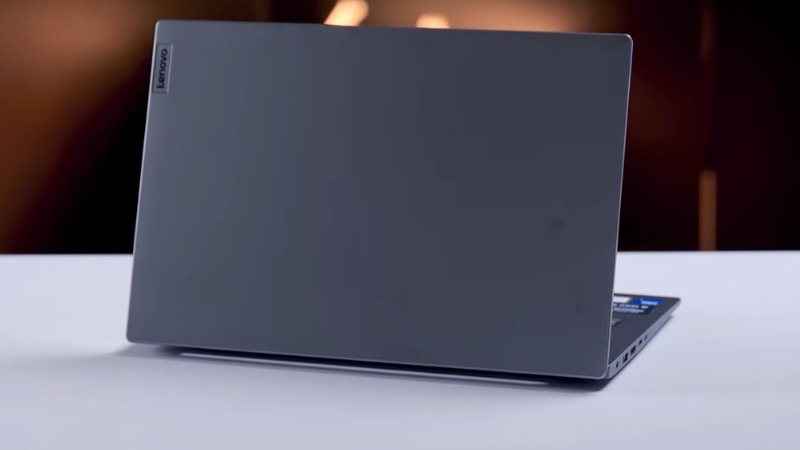 Lenovo V14 G5 IRL 83HD0033VN có trọng lượng siêu nhẹ chỉ 1.37 kg