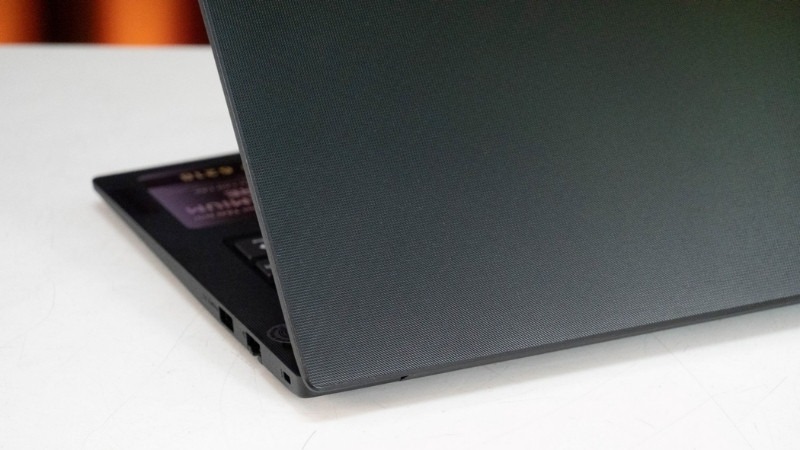 Thiết kế Lenovo V14 G5 IRL 83HD003BVA mỏng nhẹ, bền bỉ chuẩn công sở