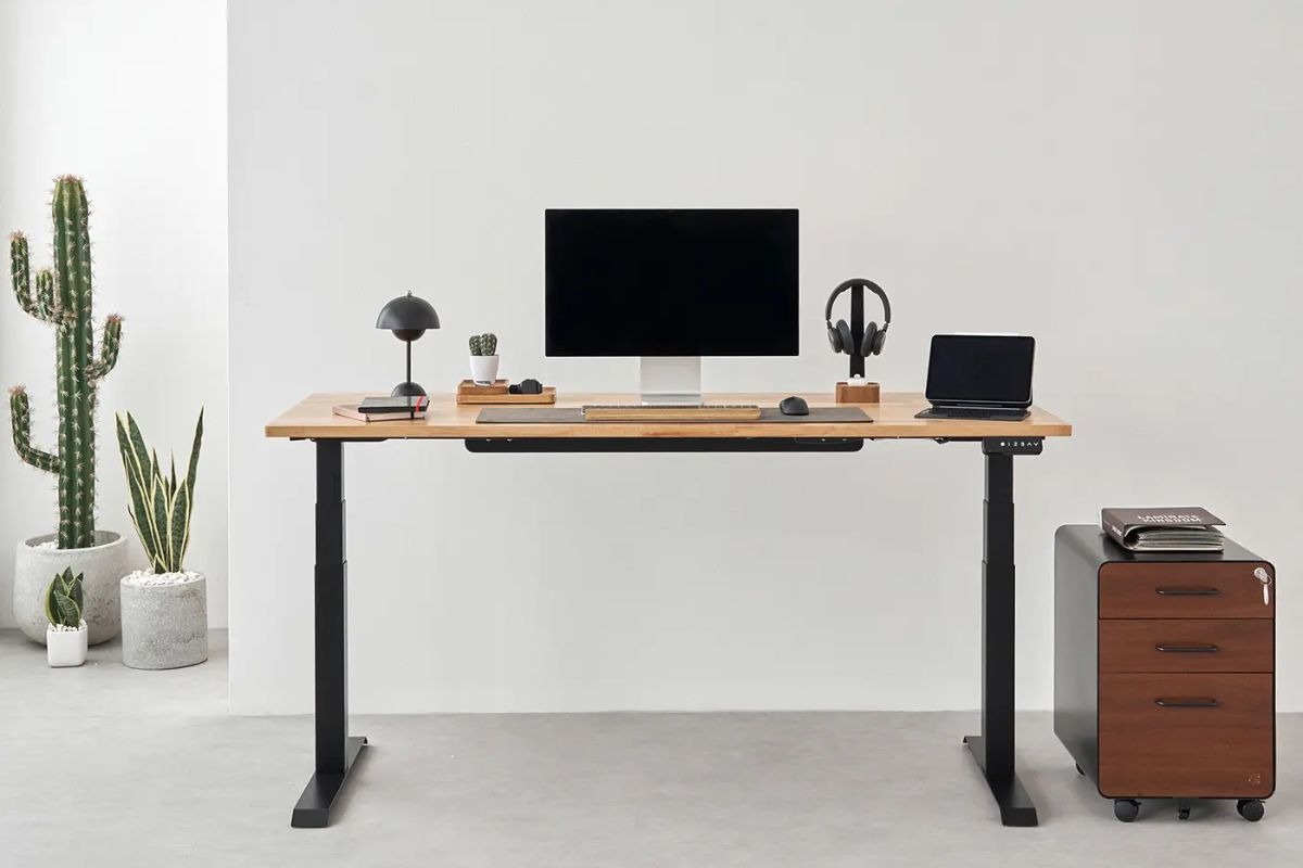 Bàn nâng hạ Taxua Fansi có thiết kế hiện đại, tạo điểm nhấn cho góc làm việc của bạn