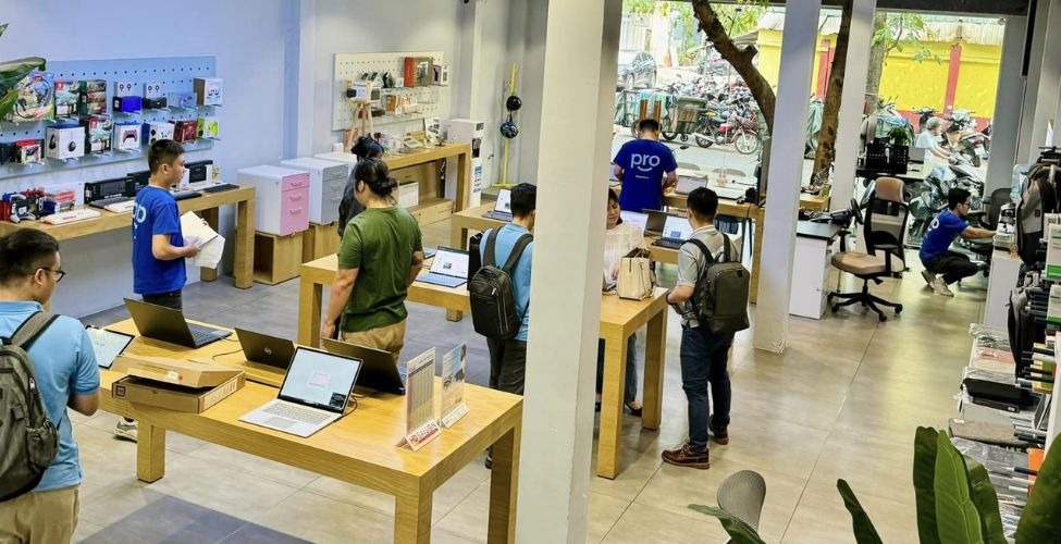 Chọn mua Lenovo V15 G5 IRL 83HF004JVA