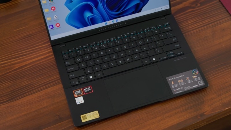 Asus Vivobook S14 OLED M5406KA-PP134WS gõ phím cực chất, rê chuột mượt mà