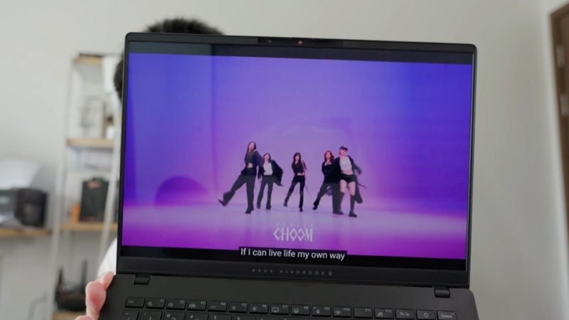 Màn hình Asus Vivobook S14 OLED M5406KA-PP134WS siêu mượt 120Hz