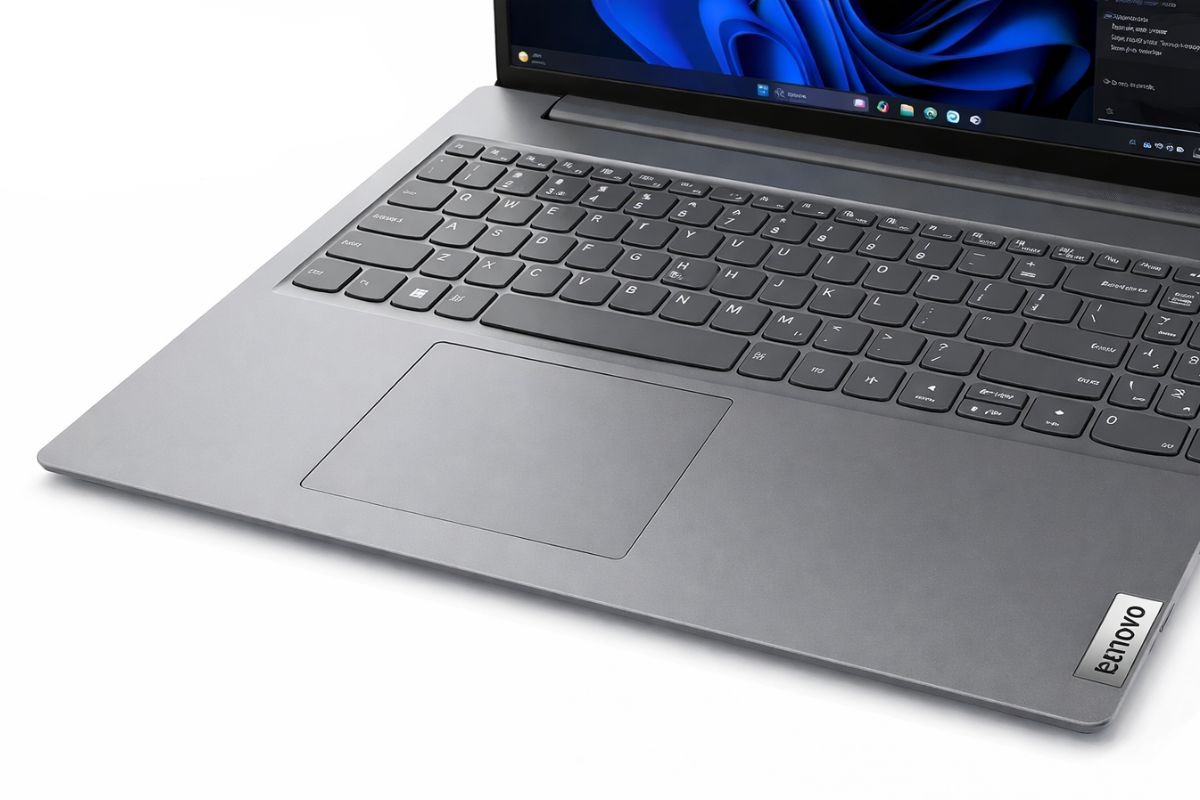 Thiết kế bàn phím và touchpad của Lenovo V15 G5 IRL 83HF004AVN tạo sự thoải mái khi gõ và thao tác