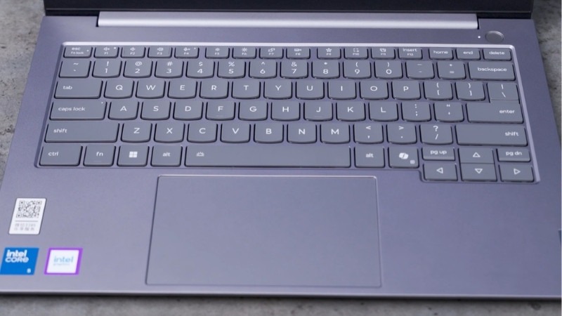 Lenovo ThinkBook 14 G9 IRL 21UY008KVA được trang bị bàn phím có đèn nền
