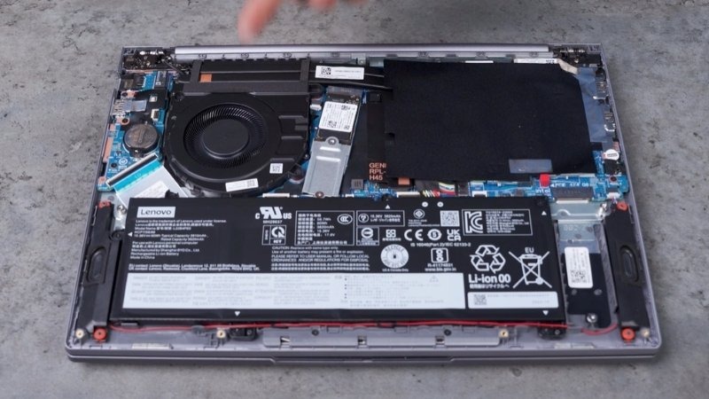 Lenovo ThinkBook 14 G9 IRL 21UY008KVA được trang bị sẵn 32GB RAM DDR5 5200MHz