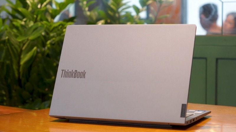 Lenovo ThinkBook 14 G9 IRL 21UY008MVA có thời gian dùng pin khoảng 4-5 tiếng