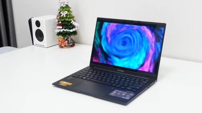 ASUS Zenbook 14 UX3405CA-ST629W gây ấn tượng mạnh với sắc xanh Abyss Blue