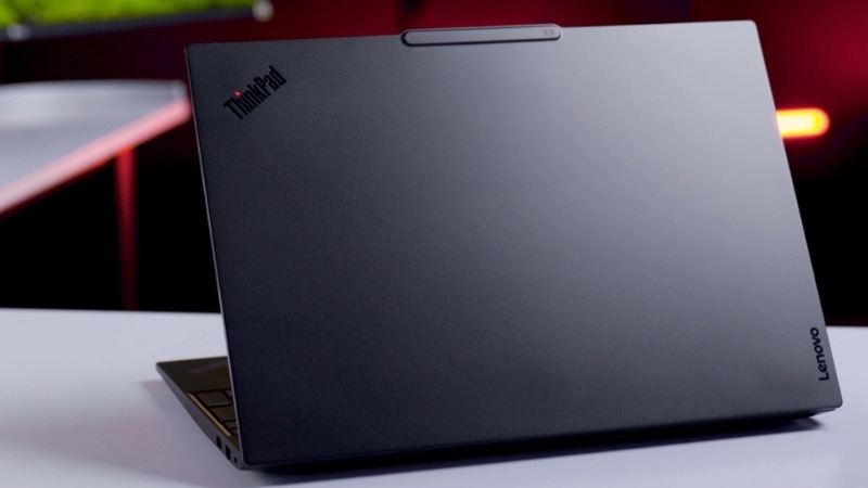 Lenovo ThinkPad E16 Gen 3 21TF003UVA chuẩn doanh nhân và độ bền cao