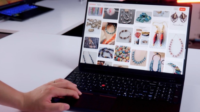 Lenovo ThinkPad E16 Gen 3 22AY003TVA được trang bị bộ nhớ RAM 32GB LPDDR5X