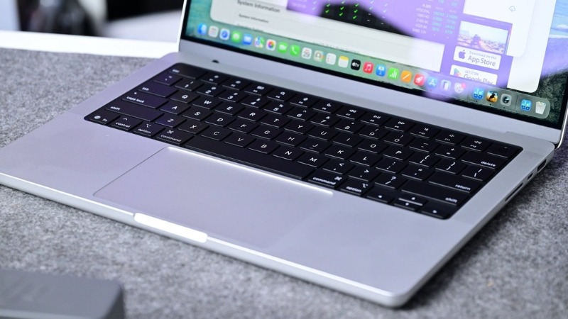Apple Macbook Pro M5 Max 14 inch 2026 MGDQ4SA/A trang bị bàn phím Magic Keyboard và Touchpad rộng rãi
