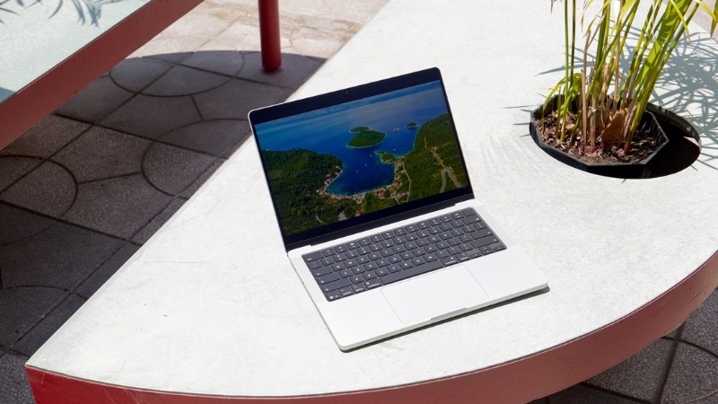Apple Macbook Pro M5 Max 14 inch 2026 MGDQ4SA/A có màn hình XDR độ sáng 1600 nit cùng dải màu P3