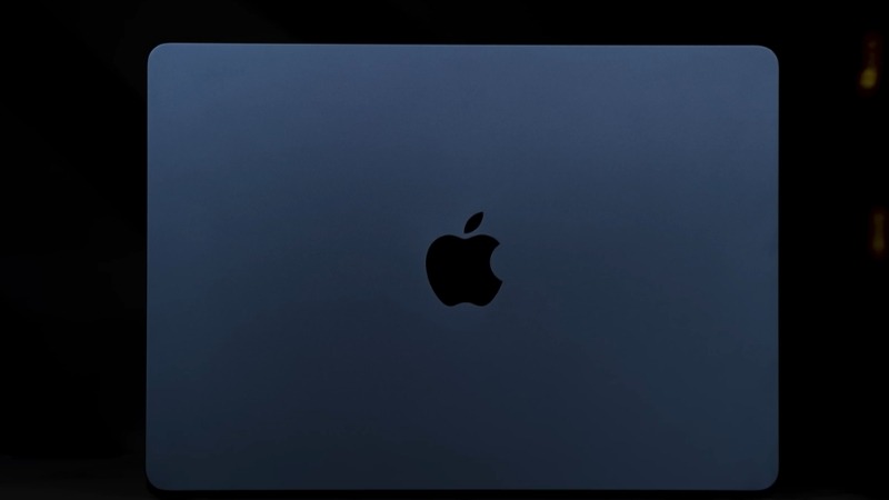 Apple Macbook Air M5 15 inch 2026 MDVN4SA/A có vỏ nhôm nguyên khối bền bỉ, trọng lượng chỉ 1.51kg thuận tiện di chuyển mọi nơi