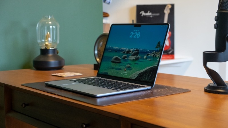 Hệ thống sáu loa hỗ trợ Dolby Atmos mang lại âm thanh vòm sống động trên Apple Macbook Air M5 15 inch 2026 MDVQ4SA/A