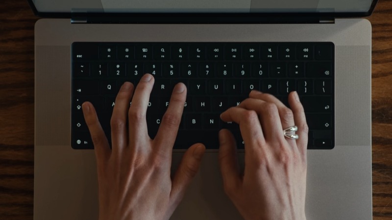 Apple Macbook Pro M5 Max 16 inch 2026 MGE94SA/A tích hợp bàn phím Magic Keyboard và Force Touch Trackpad giúp gõ phím êm ái, điều khiển chính xác