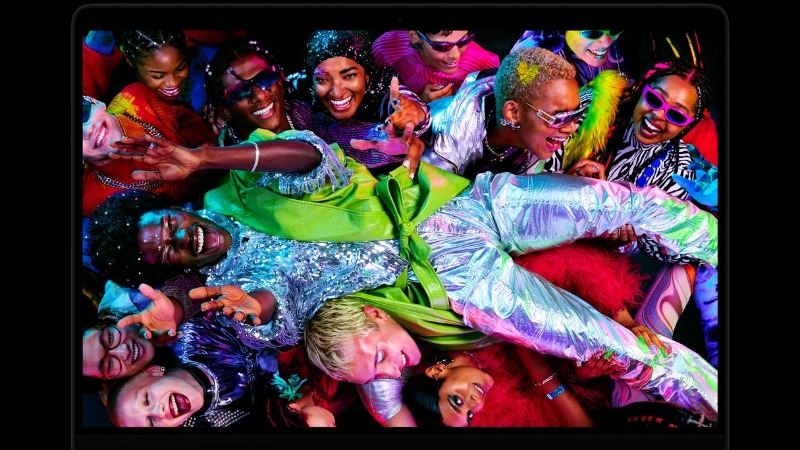 Apple Macbook Pro M5 Max 16 inch 2026 MGE94SA/A trang bị màn hình Liquid Retina XDR 16.2 inch hiển thị màu sắc chuẩn