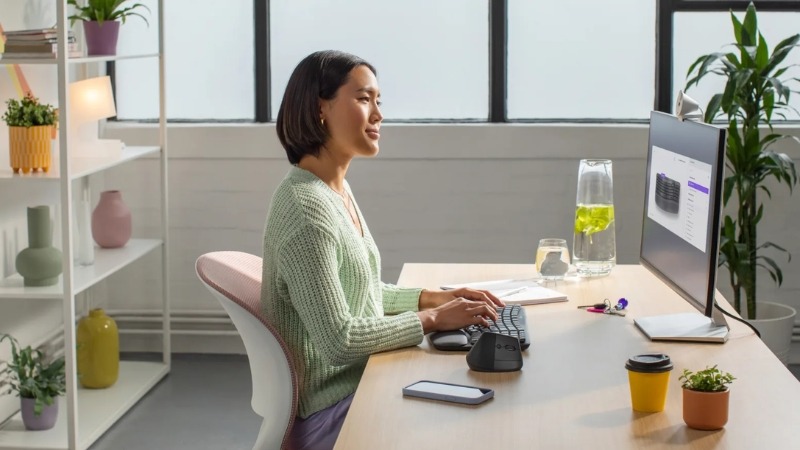 Bàn phím không dây Logitech Wave Keys Ergonomic tùy chỉnh linh hoạt qua phần mềm Logi Options+
