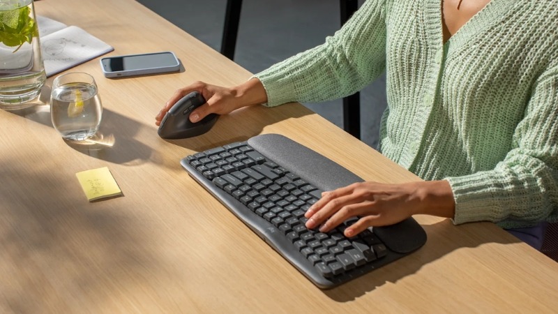 Chuột công thái học Logitech Lift Vertical quản lý thông minh qua hệ sinh thái Logi Options+