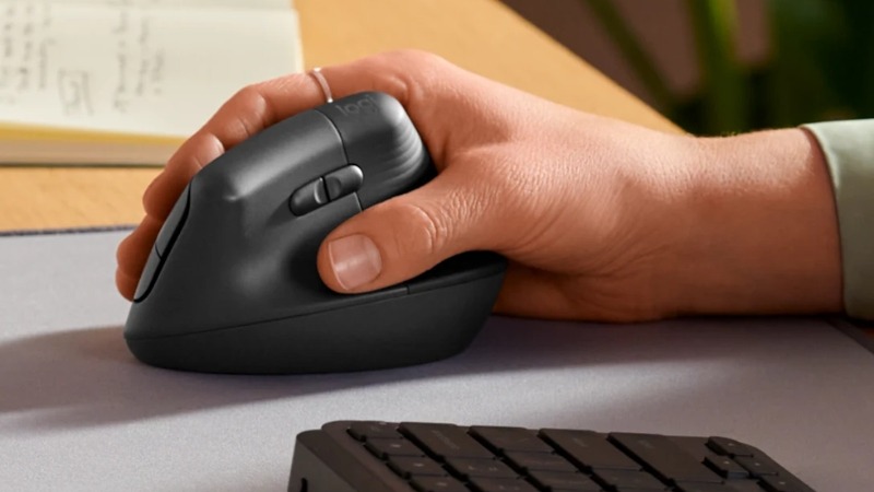 Kích thước Chuột công thái học Logitech Lift Vertical nhỏ gọn phù hợp với cỡ tay người châu Á