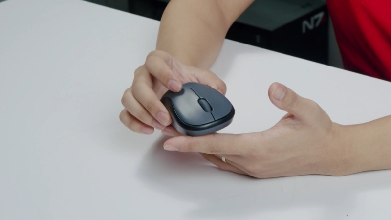 Chuột không dây Logitech M221 có độ nhạy 1000 DPI đáp ứng tốt tác vụ văn phòng