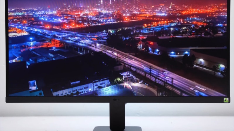 LG 27U631A-B trang bị tấm nền IPS tái tạo màu sắc sống động, giữ độ chuẩn xác từ mọi góc nhìn khác nhau