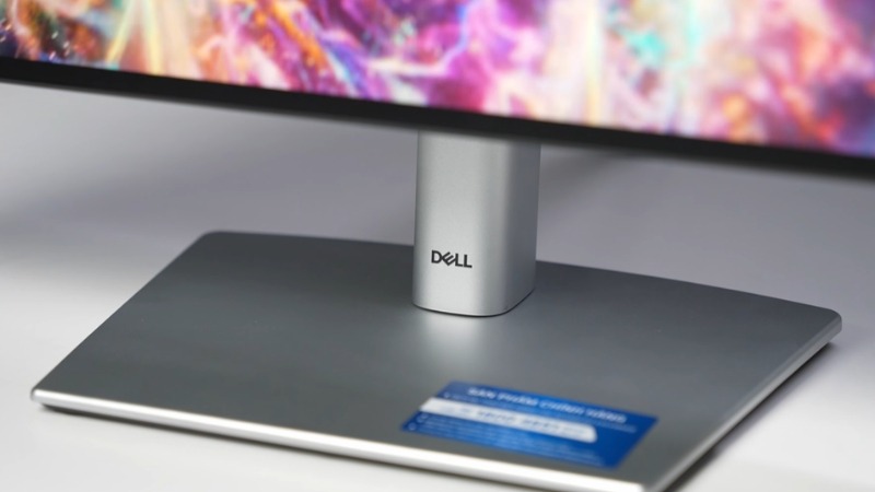 Dell UltraSharp U2424H có viền siêu mỏng sang trọng và chân đế công thái học xoay linh hoạt