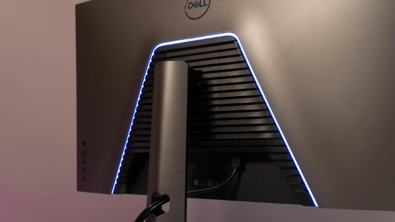Dell G3223Q có chân đế linh hoạt, hỗ trợ ngàm VESA giúp treo tường tiết kiệm diện tích bàn